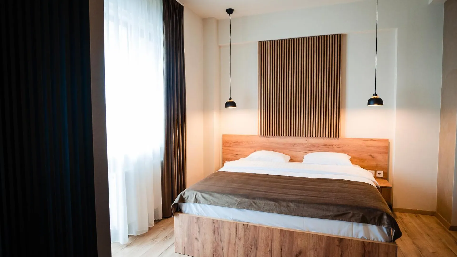 Stay At Georges And Fly Otopeni Aparthotel