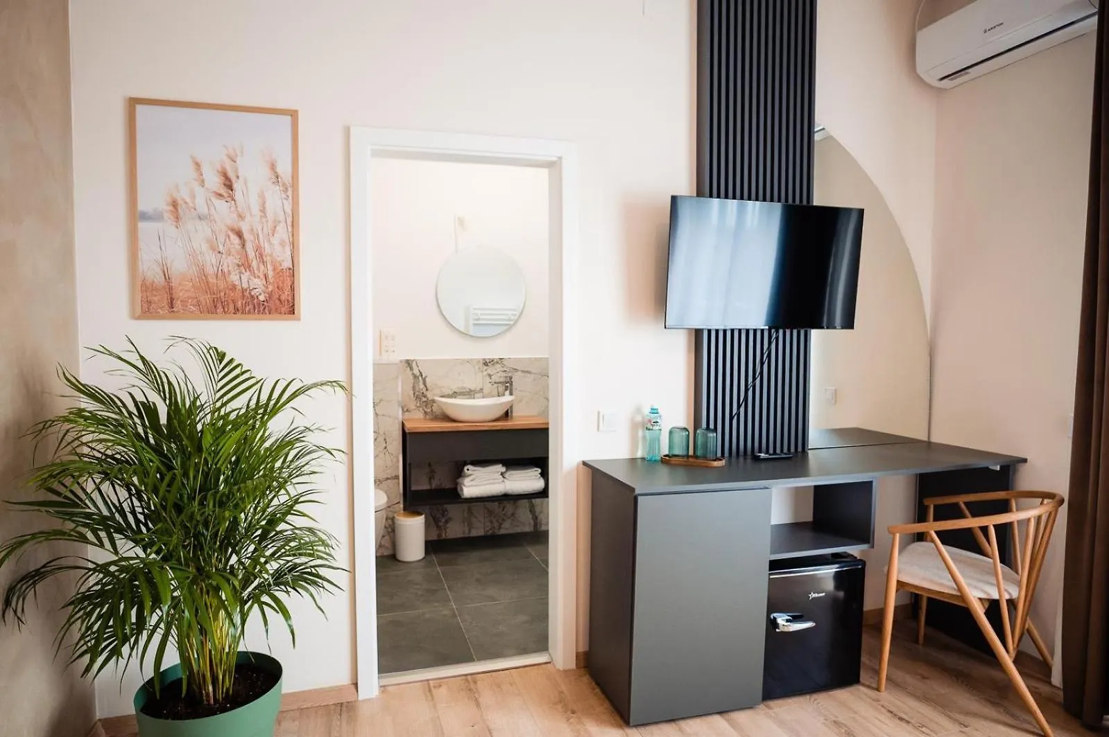 Stay At Georges And Fly Otopeni Aparthotel