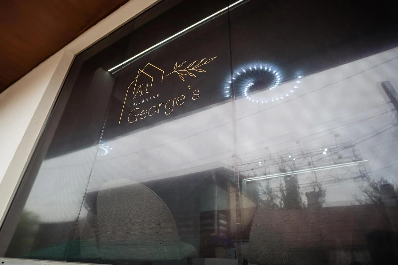 Stay At Georges And Fly Otopeni Aparthotel