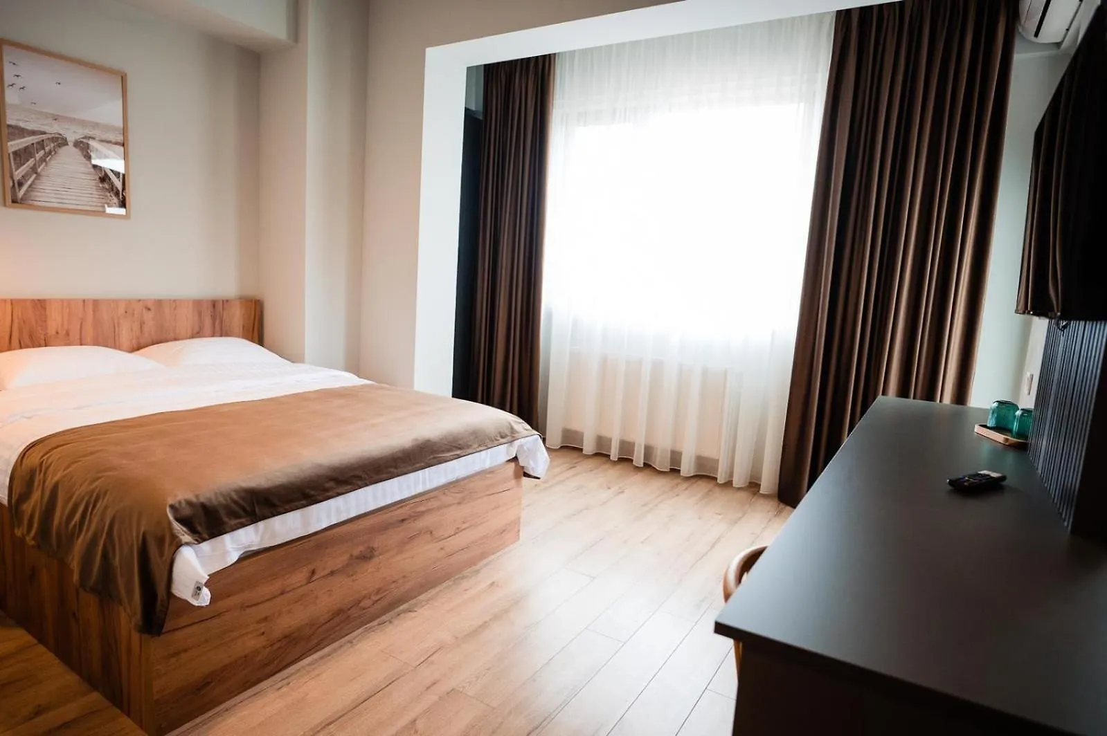 Stay At Georges And Fly Otopeni Aparthotel