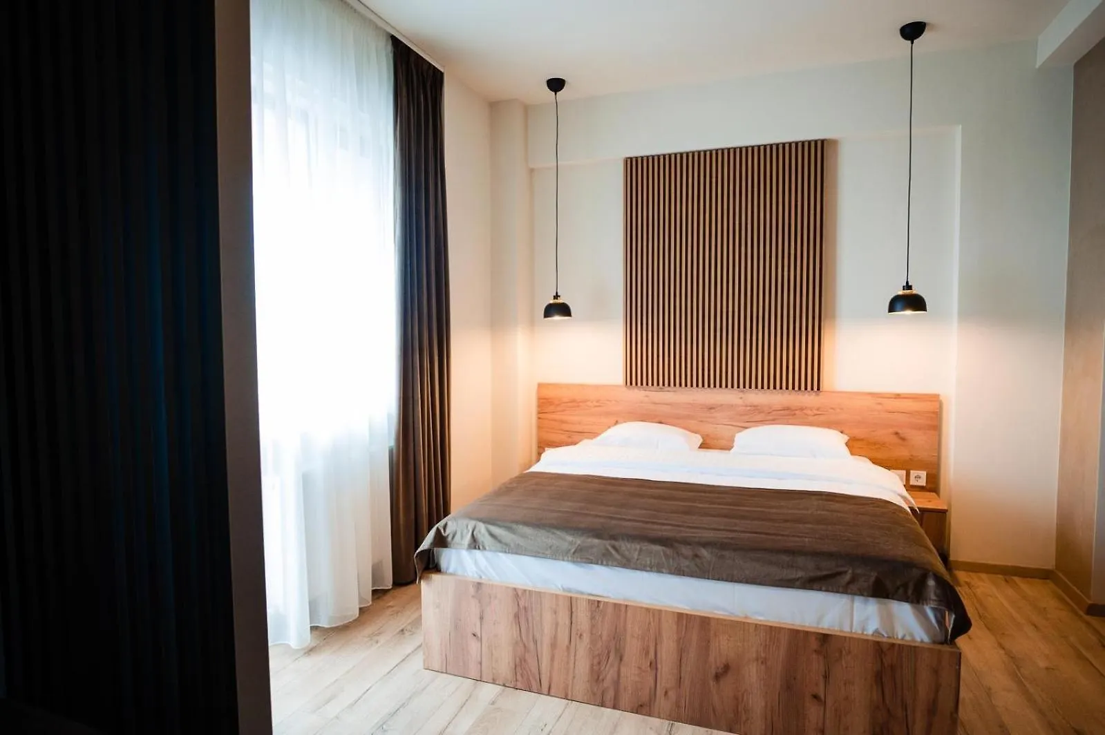 Stay At Georges And Fly Otopeni